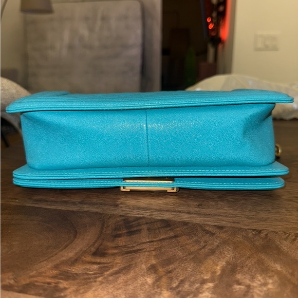 CHANEL Blue Quilted boy bag with Gold Chain - Picture 3 of 8